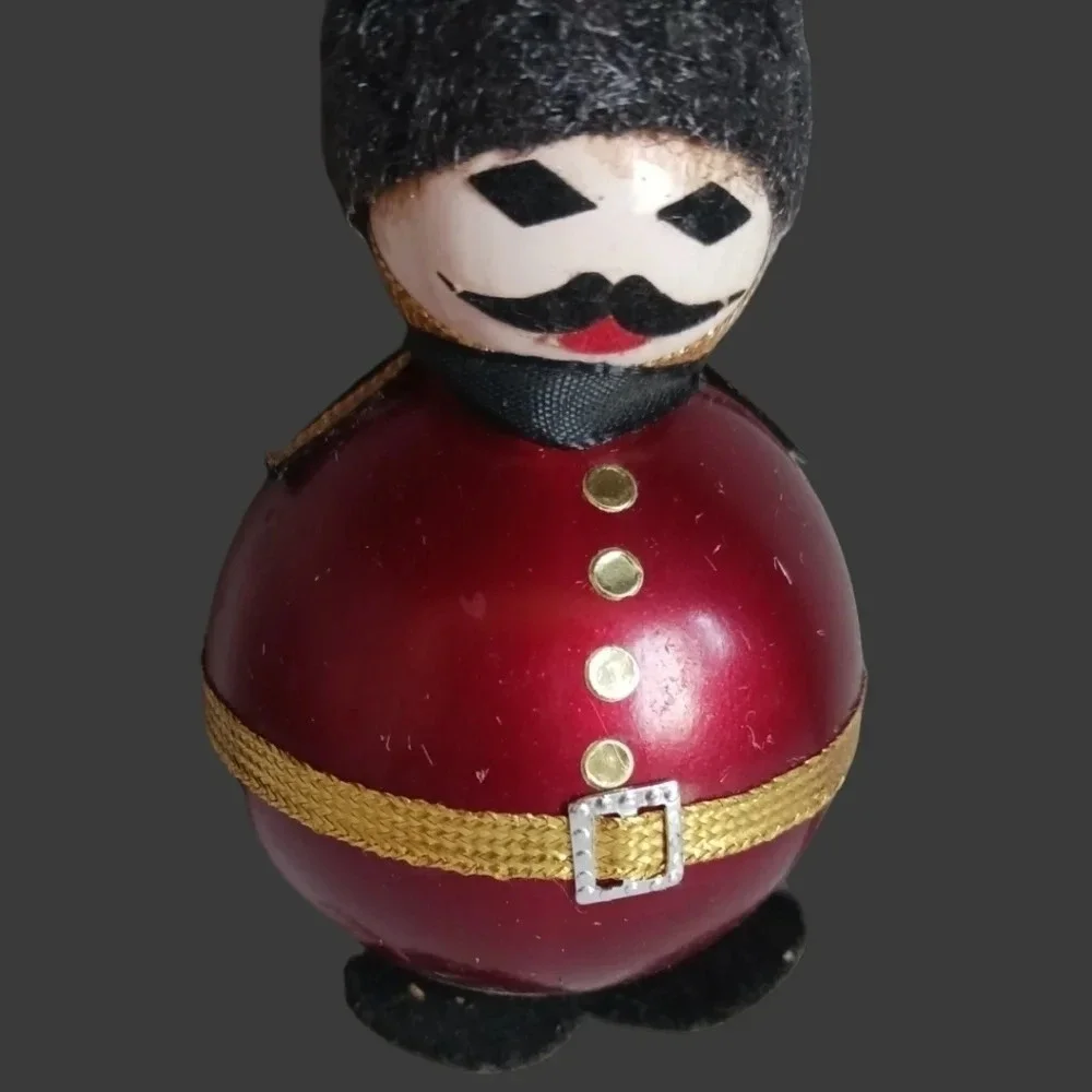 unbranded vtg soldier
